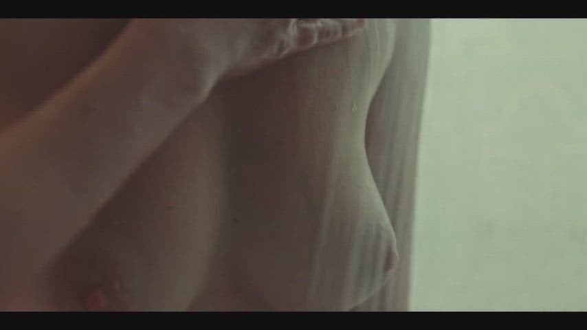 Virginia Gardner in a nude scene from 1923 Season 2 Episode 7