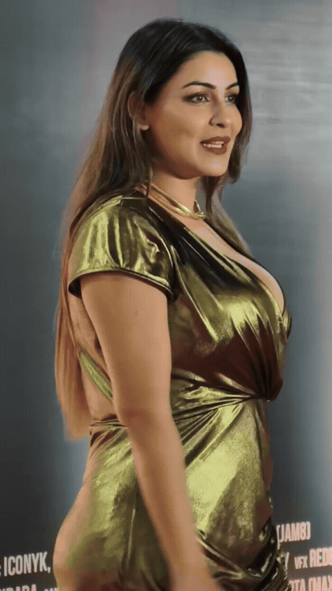 Yamini Manholtra’s hot appearance at the event
