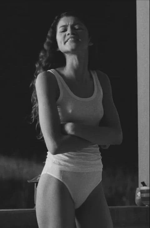 Zendaya’s Stunningly Sexy Moments Unveiled