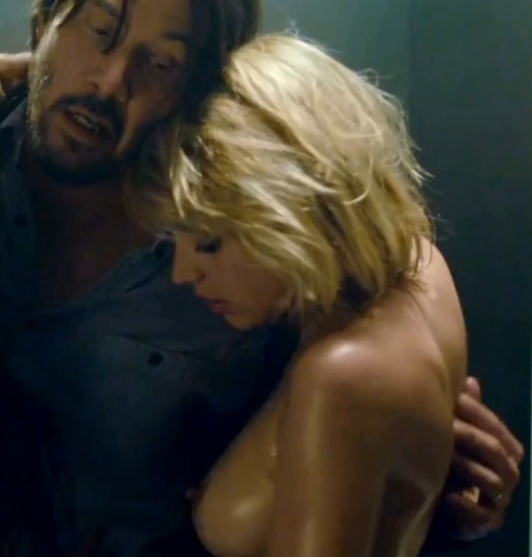 Ana de Armas Looks Hot in Sexy Outfits That Highlight Her Curves