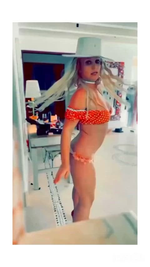 Britney Spears Shows Off Her Hot Ass in Stunning New Clip