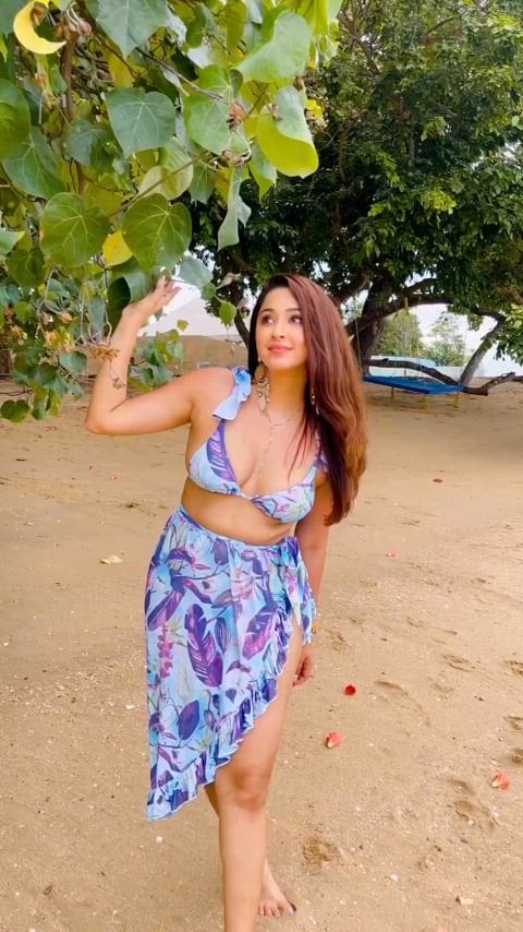 Esshanya Maheshwari’s hot video on Instagram