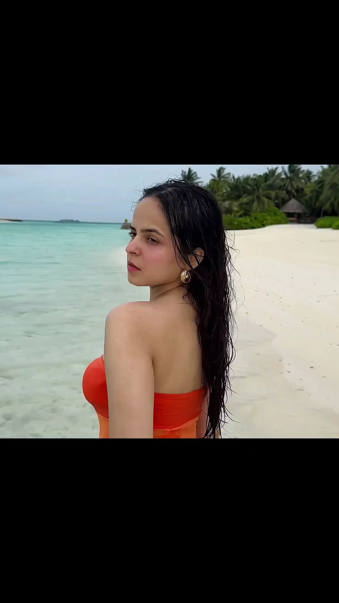 Hot Palak Sindhwani Shows Off in a Sexy Bikini