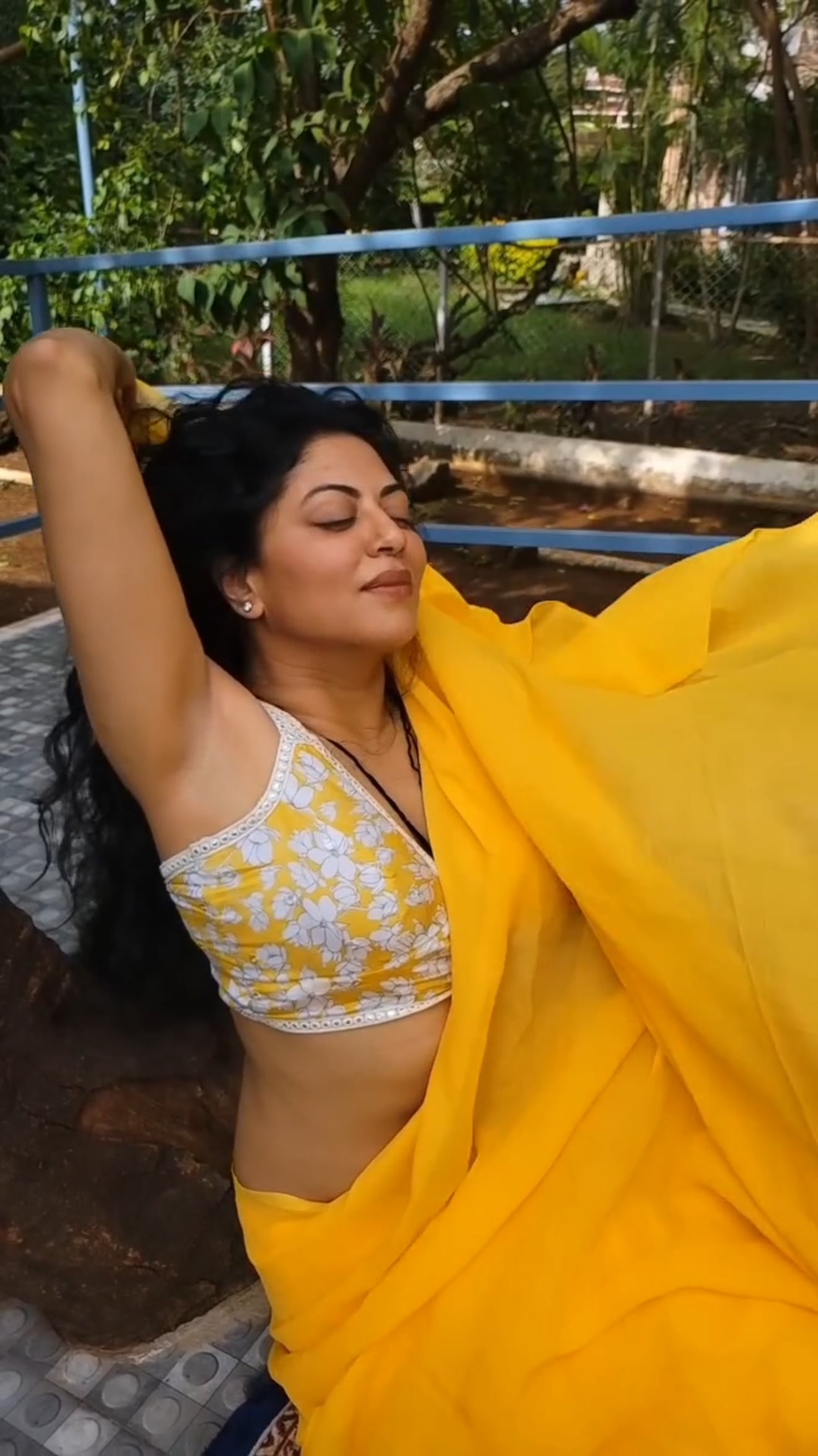 Hot and Sexy Kavita Kaushik Shows Off Her Curves