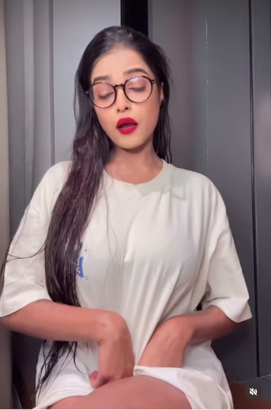 Hot and Sexy Miss Komolinii in Revealing Outfits