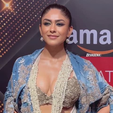 Mrunal Thakur sizzles in a hot nude scene that you can’t miss