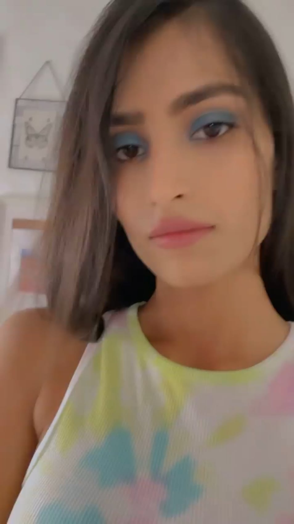 Nikita Tiwari’s Hot and Sexy Cleavage Display