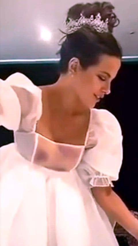 Kate Beckinsale in a steamy nude scene that will leave you breathless