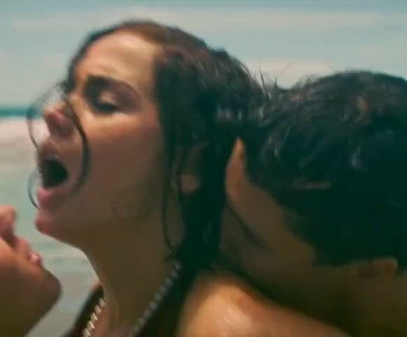 Ana de Armas Gets Steamy in This Sexy Clip