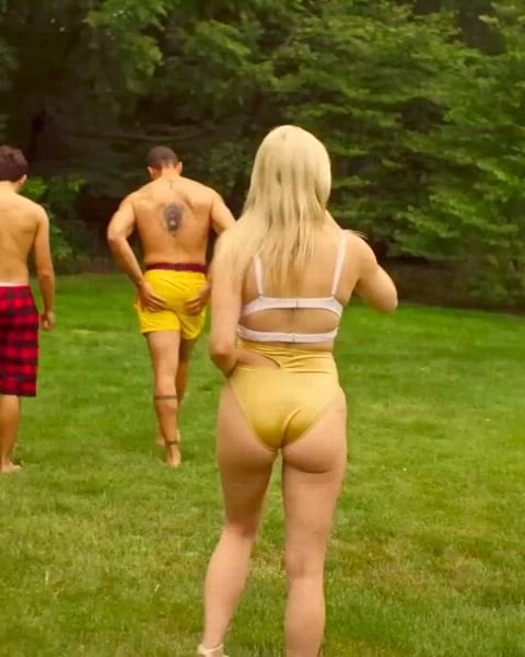 Ariel Winter’s Hot Ass Moments That Will Leave You Breathless