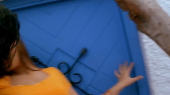 Ayesha Takia’s steamy nude scene in a saree reveals her captivating navel.