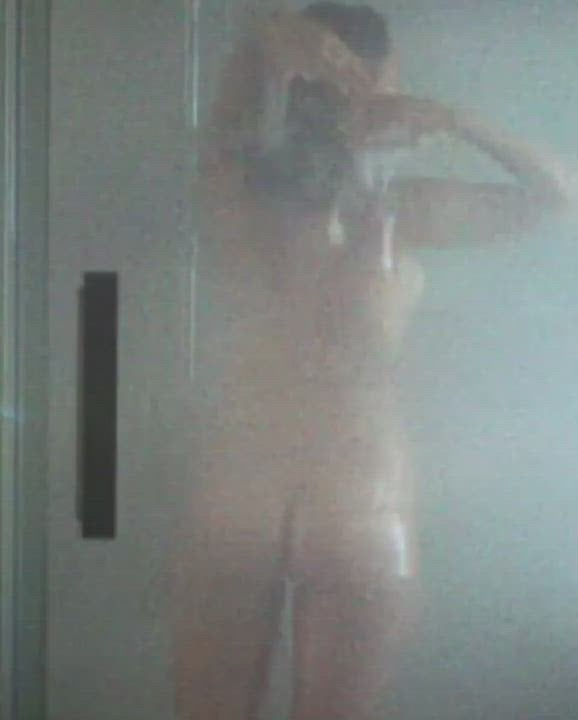 Blake Lively’s Sexy Shower Scene Showcases Her Stunning Ass