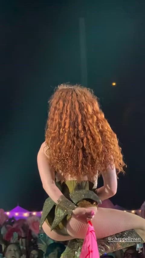 Chappell Roan’s Hot Ass Steals the Show in Sultry Spotlight