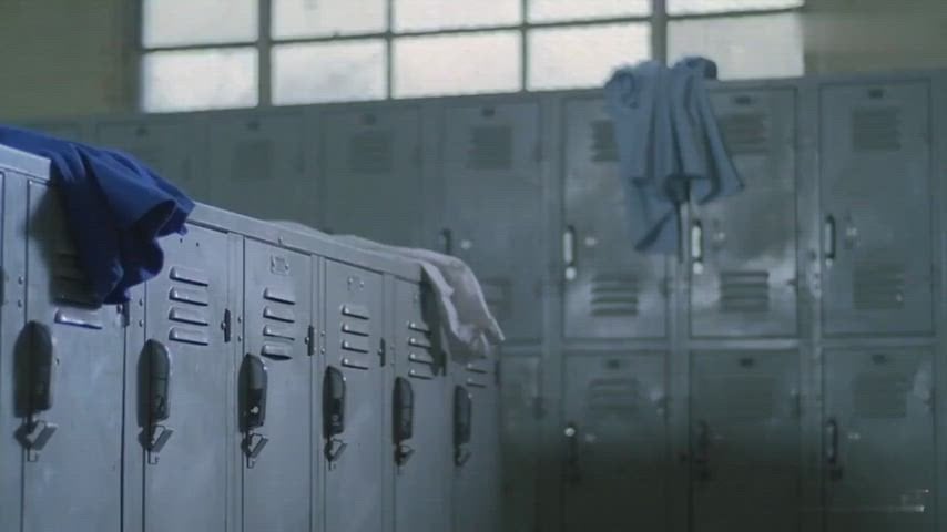 Charlie Spradling in a nude scene from Mirror Mirror (1990)