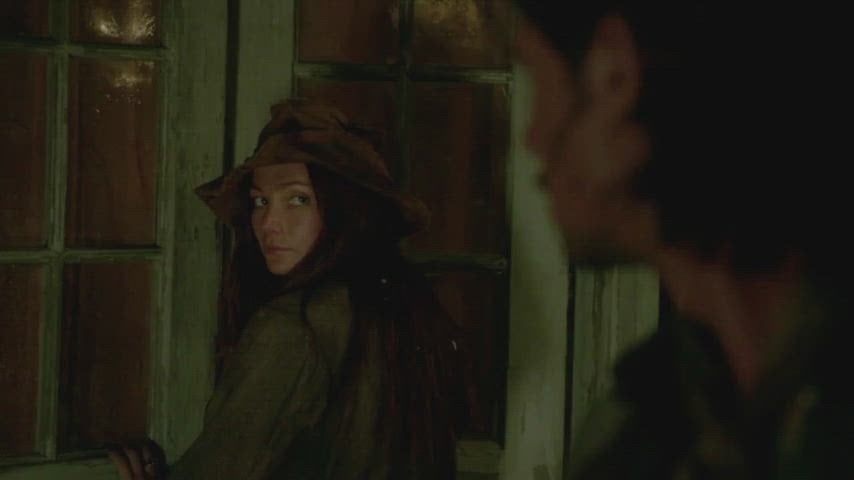 Clara Paget and Jessica Parker Kennedy’s thrilling nude scene in Black Sails (2015)