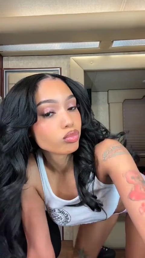 Coi Leray’s Hot Butt Shines in Stunning Showcase