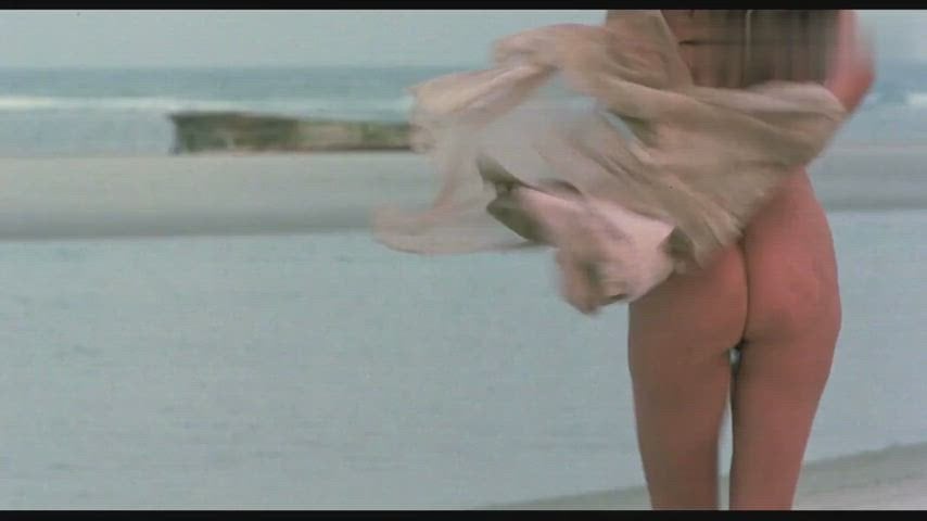 Deborah Richter’s Steamy Nude Scene in Cyborg (1989)