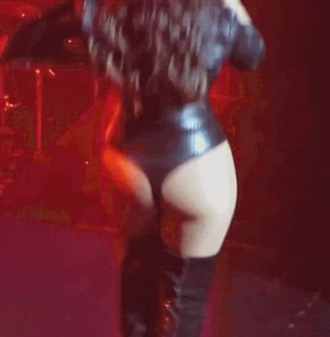 Demi Lovato’s Hot Ass Steals the Show in Sizzling Clip