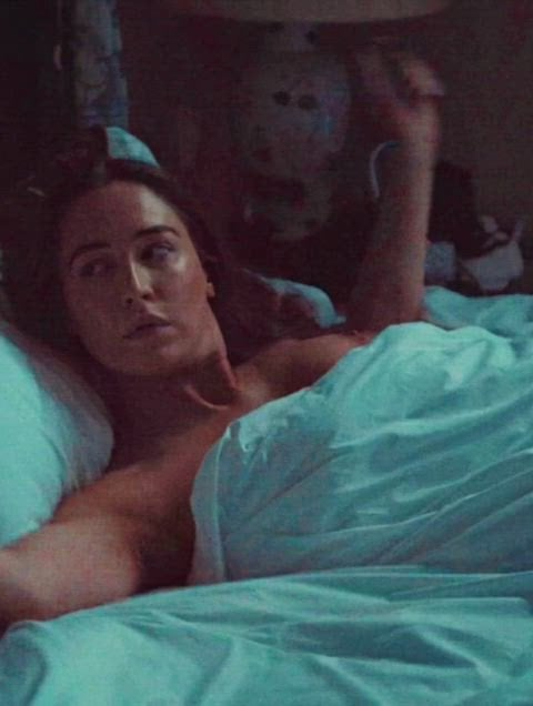 Elsie Hewitt in a nude scene from Industry Season 3 Episode 3 (2024)