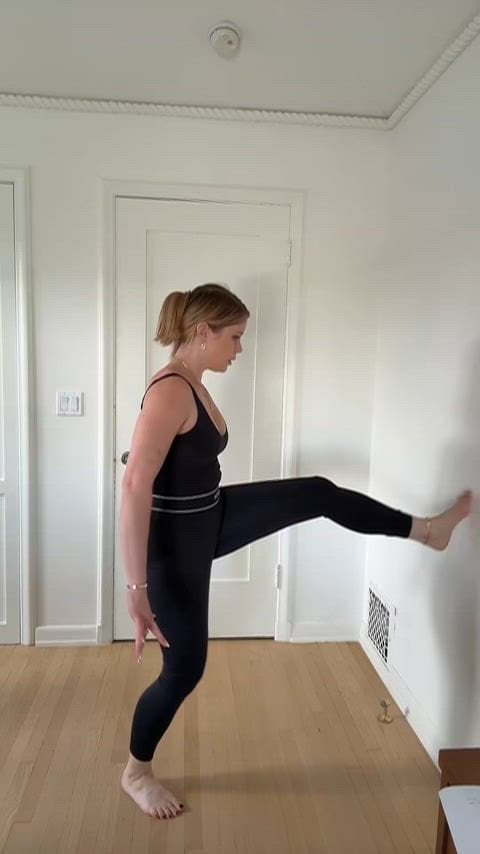 Erin Moriarty Shows Off Her Sexy Ass in Latest Stunning Clip