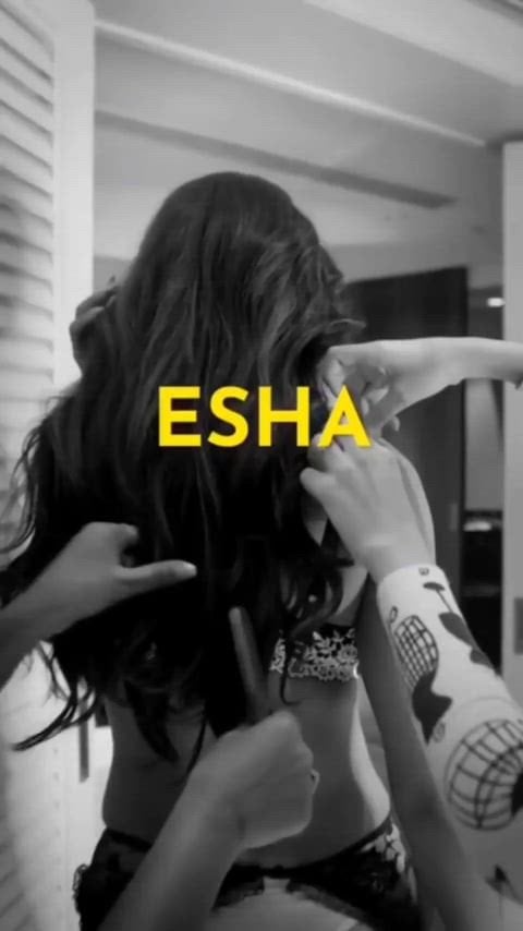 Esha Gupta’s Hot Appearance at the Event