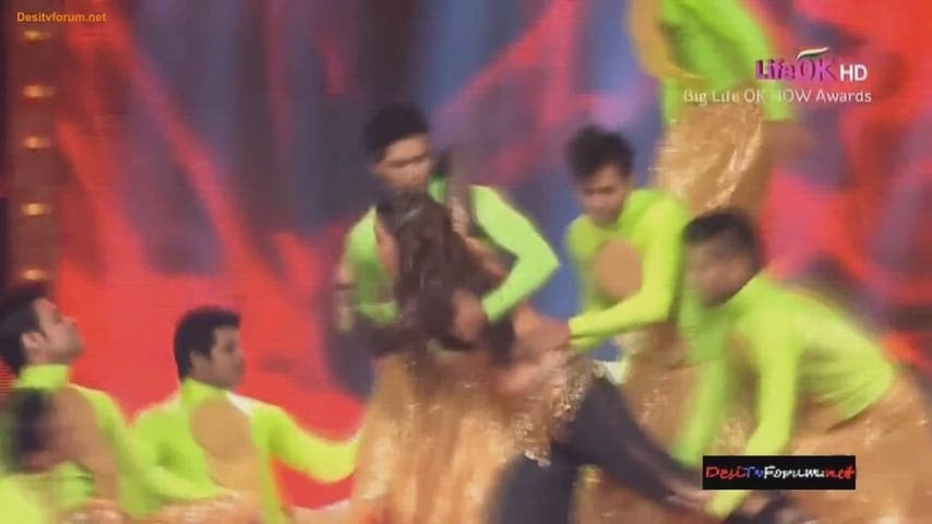 Esha Gupta’s Hot Moment in the Event Video