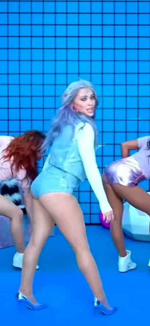 Hilary Duff’s Sexy Ass Steals the Spotlight in This Provocative Clip