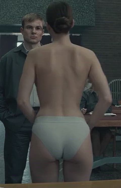 Hot Jennifer Lawrence Shows Off Her Stunning Ass