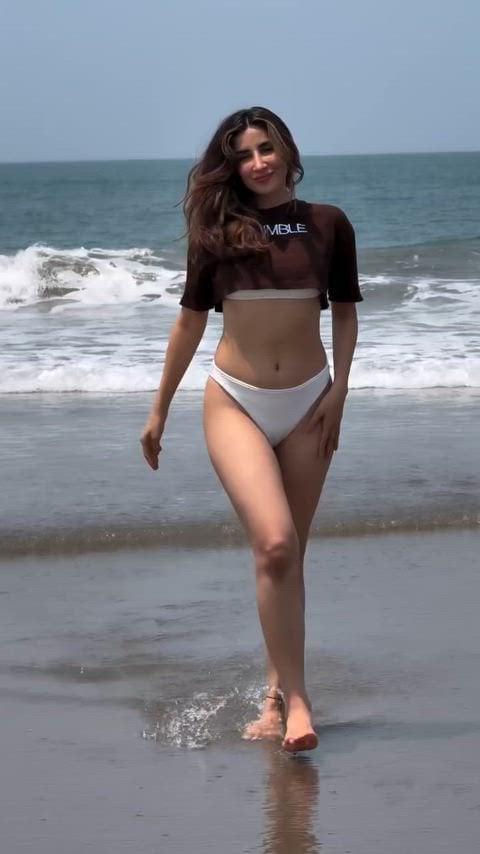 Hot Parul Gulati Shows Off Her Sexy Style