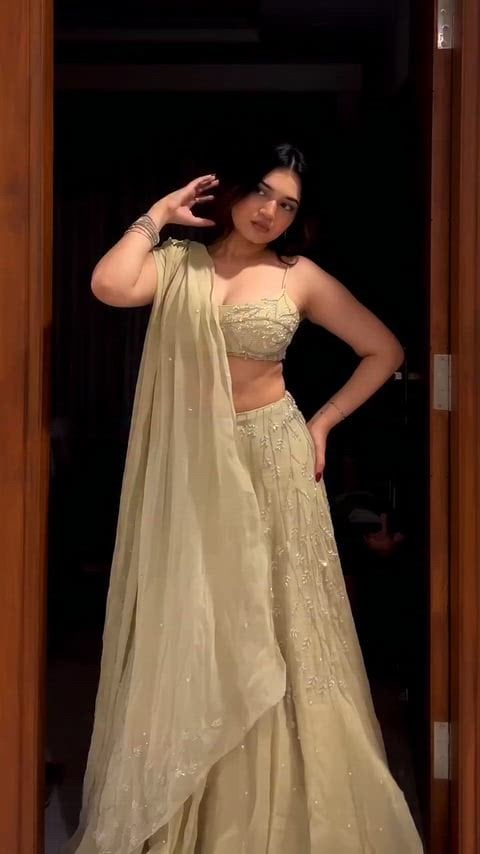 Hot and Sexy Prachi Chaudhary Shows Off Her Curves
