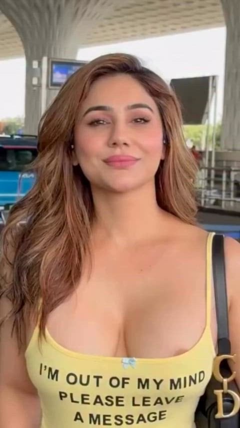 Kangana Sharma’s Hot Appearance in a Steamy Video