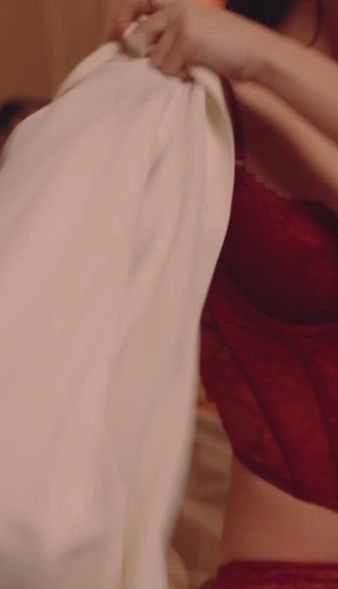 Kate Belinskaya’s Steamy Nude Scene in Young Elite (2025)