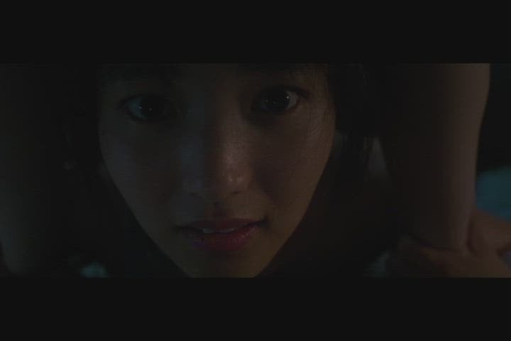 Kim Min-hee and Kim Tae-ri’s nude scene in The Handmaiden (2016)