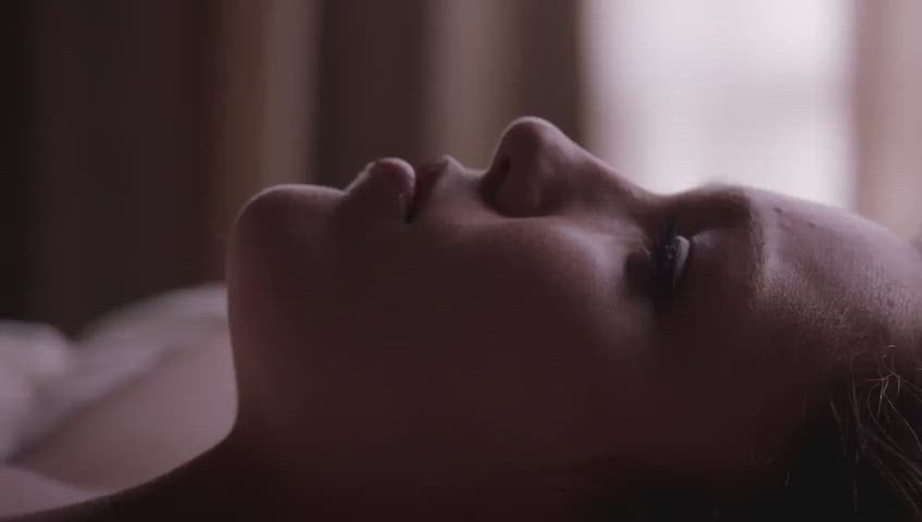 Lili Simmons Sizzles in a Hot and Sexy Photoshoot