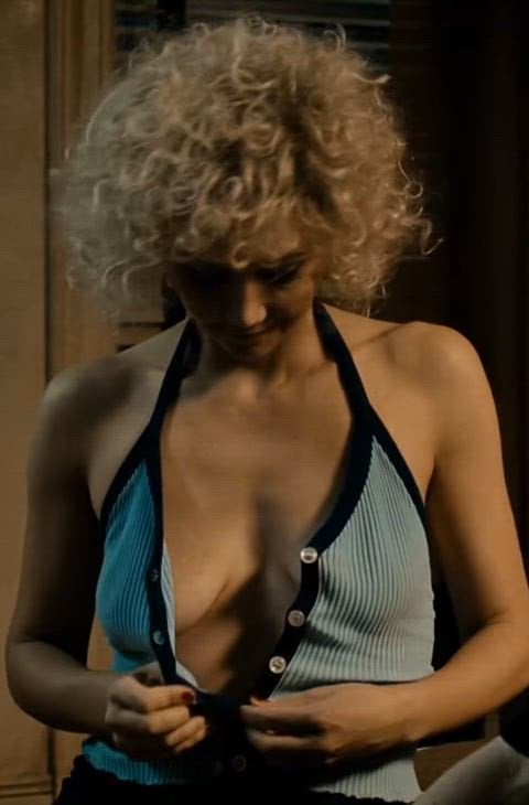 Maggie Gyllenhaal’s Nude Scene in The Deuce Season 1 Episode 1