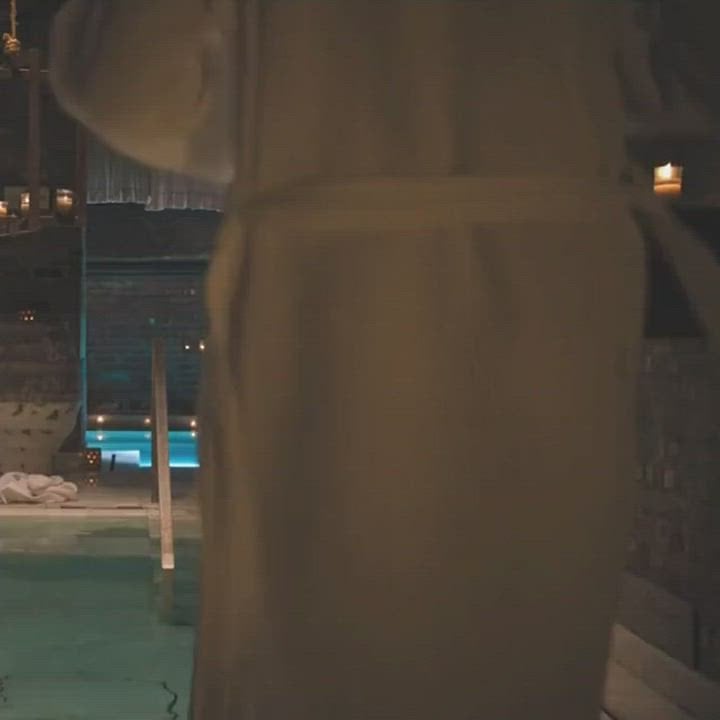 Maggie Siff Shows Off Her Hot Ass in Sultry Set