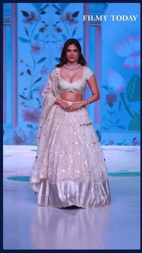 Malavika Mohanan’s sizzling nude scene in her latest hot movie