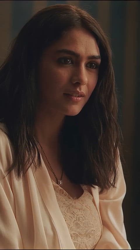 Mrunal Thakur’s Hot Nude Scene That Will Leave You Breathless