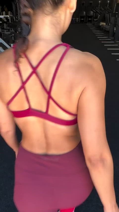 Nadine Velazquez’s Hot & Sexy Ass Steals the Show