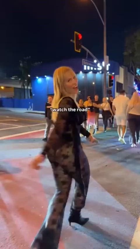 Natasha Bedingfield flaunts her hot curves and stunning butt in this sexy clip