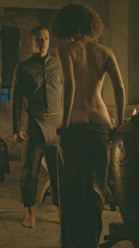Nathalie Emmanuel Shows Off Her Sexy Butt in a Steamy Video