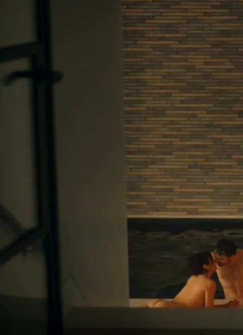 Olivia Cooke Shows Off Her Sexy Butt in The Girlfriend (2025)
