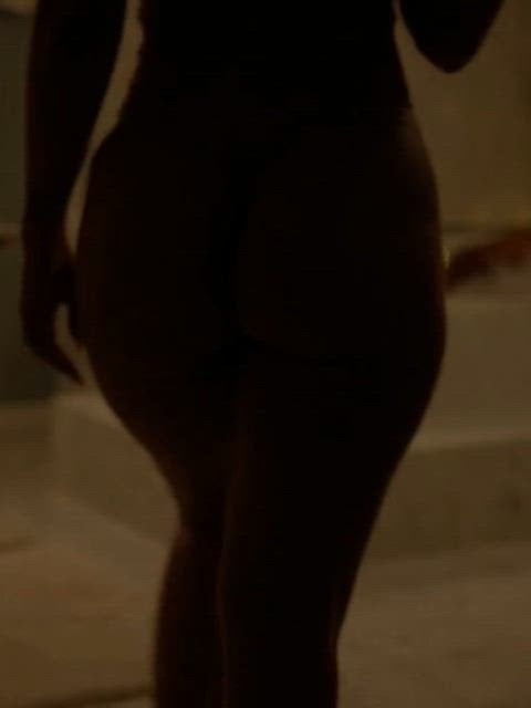 Parker McKenna Posey flaunts her sexy curves in this smoldering butt showcase