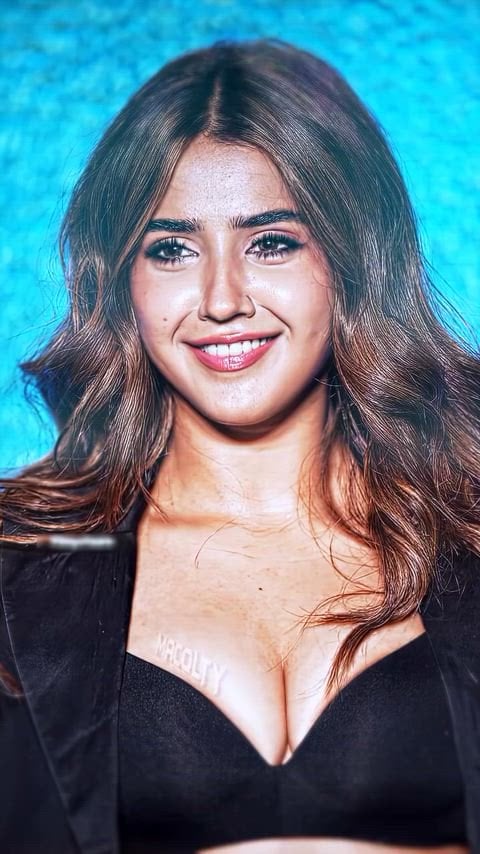 Roshni Walia sizzles in a sexy nude scene that will leave you breathless