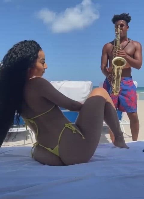 Rubi Rose’s Hot Ass Shines in Steamy Clip