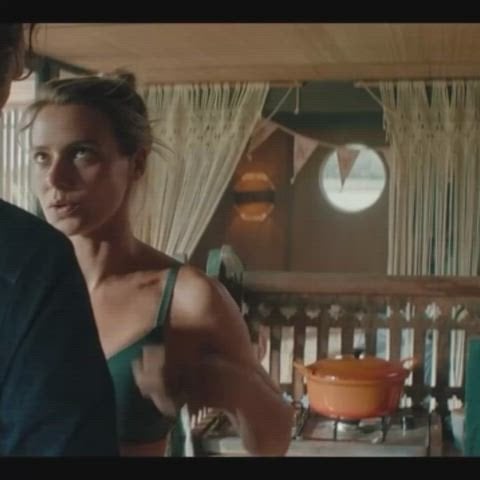 Sallie Harmsen’s nude scene in De Ballonvaarder (2025)