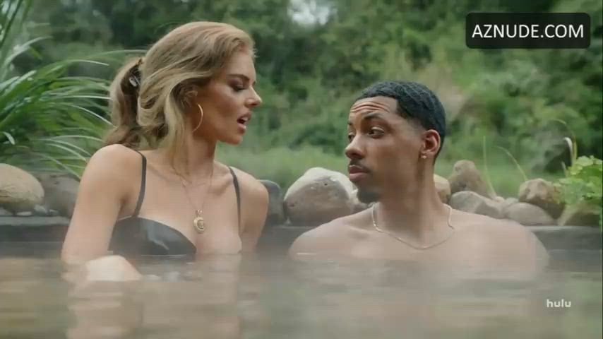 Samara Weaving sizzles in a steamy nude scene.