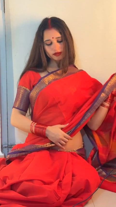 Seema Sharma’s hot appearance in her latest video