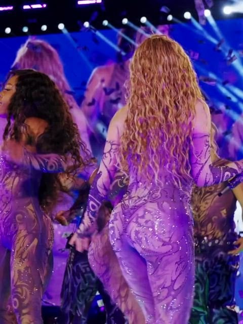 Shakira’s Hot Ass in a Steamy Dance Video