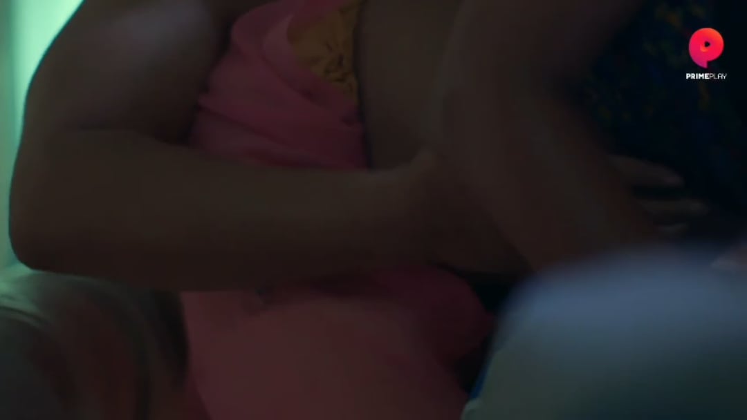 Shyna Khatri’s steamy nude scene in Pehredaar